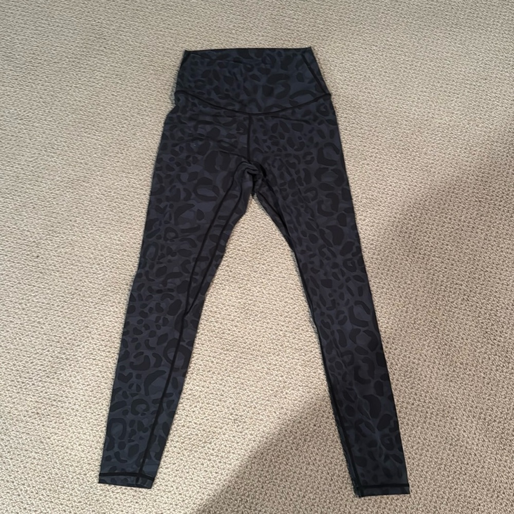 Leggings size M colorfulkoala. Black leopard print